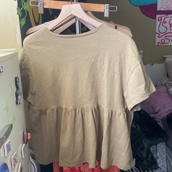 Green top - Picture 2 of 3